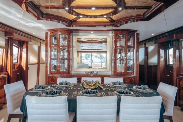 2004 Lazzara 116 - Image 14