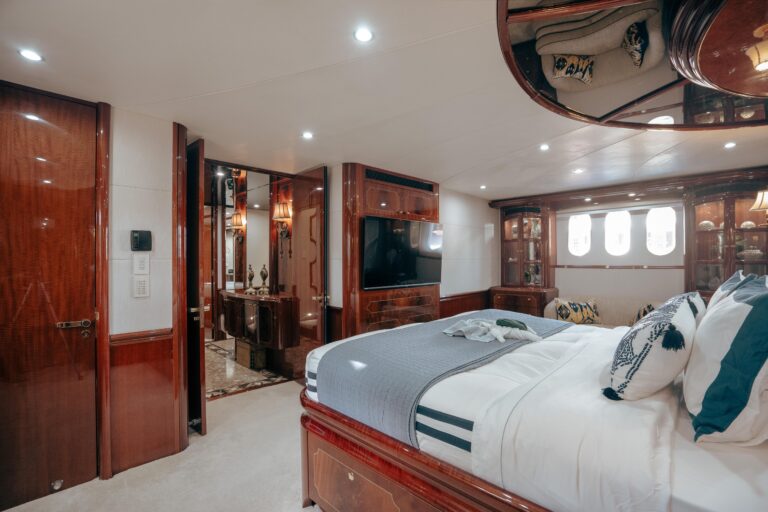 2004 Lazzara 116 Lady Kristina For Charter Fort Lauderdale Brett Horowitz High Seas Yachting 20