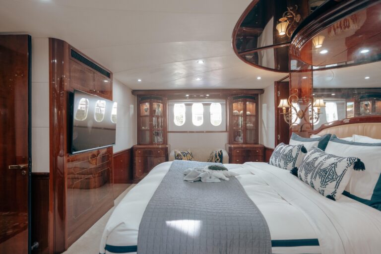 2004 Lazzara 116 Lady Kristina For Charter Fort Lauderdale Brett Horowitz High Seas Yachting 21