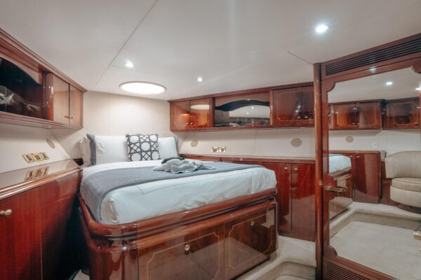 2004 Lazzara 116 - Image 31