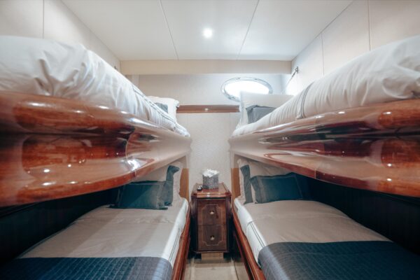 2004 Lazzara 116 - Image 36