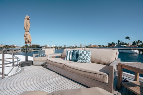 2004 Lazzara 116 - Image 41