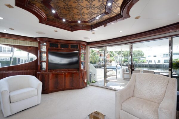 2004 Lazzara 116 - Image 8
