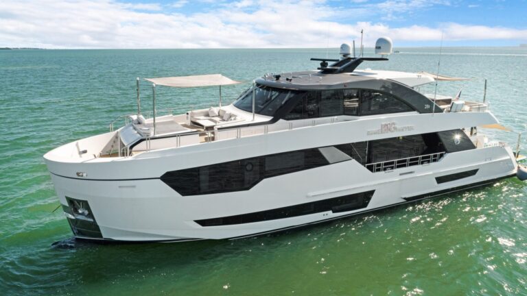 Make Big Happen 2020 Ocean Alexander For Yacht Charter High Seas Yachting 3-min