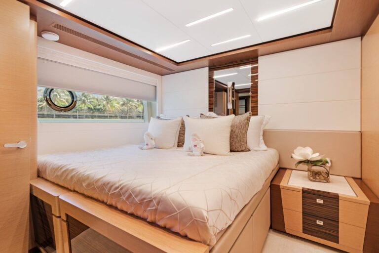 Make Big Happen 2020 Ocean Alexander For Yacht Charter High Seas Yachting 36-min