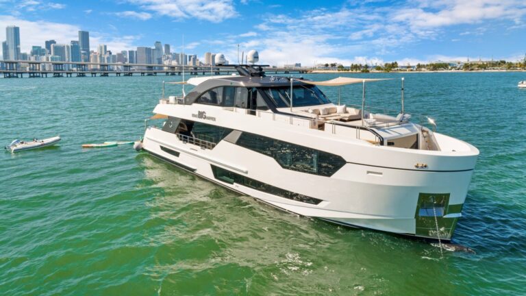 Make Big Happen 2020 Ocean Alexander For Yacht Charter High Seas Yachting 4-min