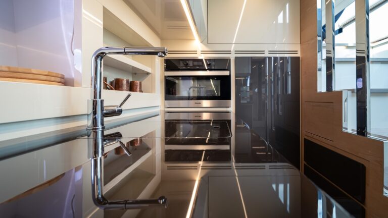 2020 Pershing 7x For Charter Brett Horowitz High Seas Yachting 28
