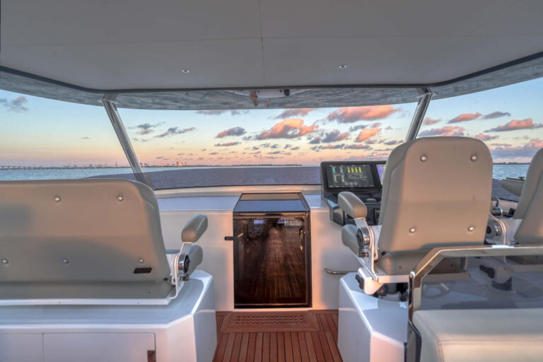 2021 Sirena 88 For Day-Term Charter Miami Brett Horowitz High Seas Yachting 21