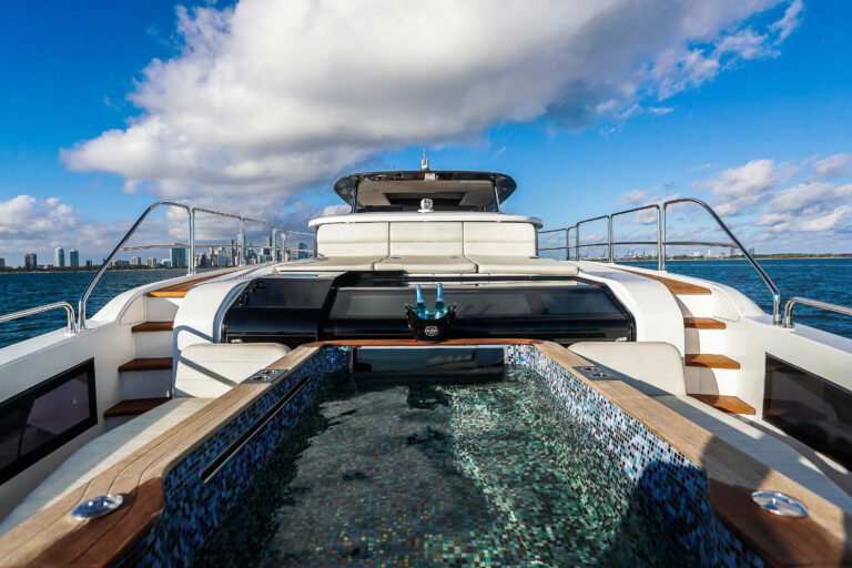 2021 Sirena 88 For Day-Term Charter Miami Brett Horowitz High Seas Yachting 27