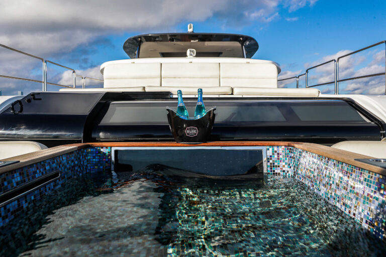 2021 Sirena 88 For Day-Term Charter Miami Brett Horowitz High Seas Yachting 28