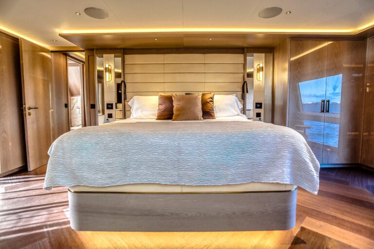 2021 Sirena 88 For Day-Term Charter Miami Brett Horowitz High Seas Yachting 40