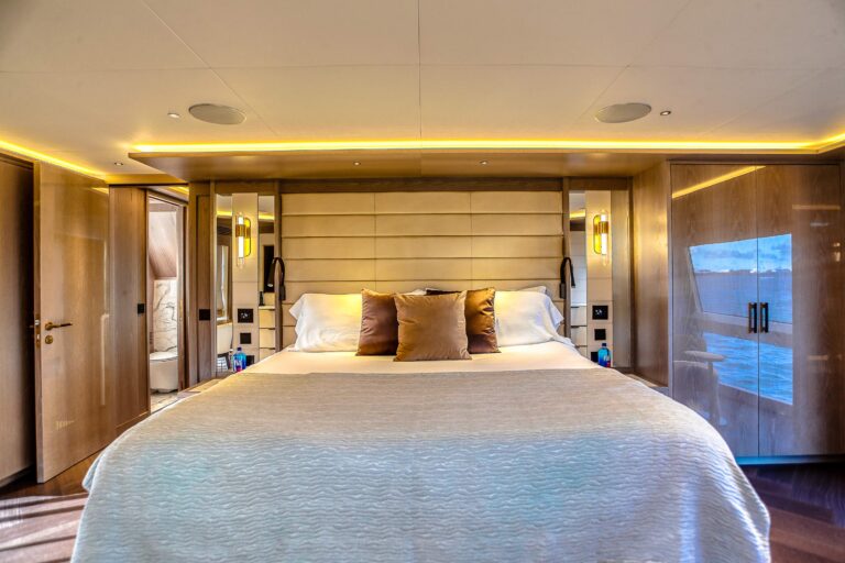 2021 Sirena 88 For Day-Term Charter Miami Brett Horowitz High Seas Yachting 41