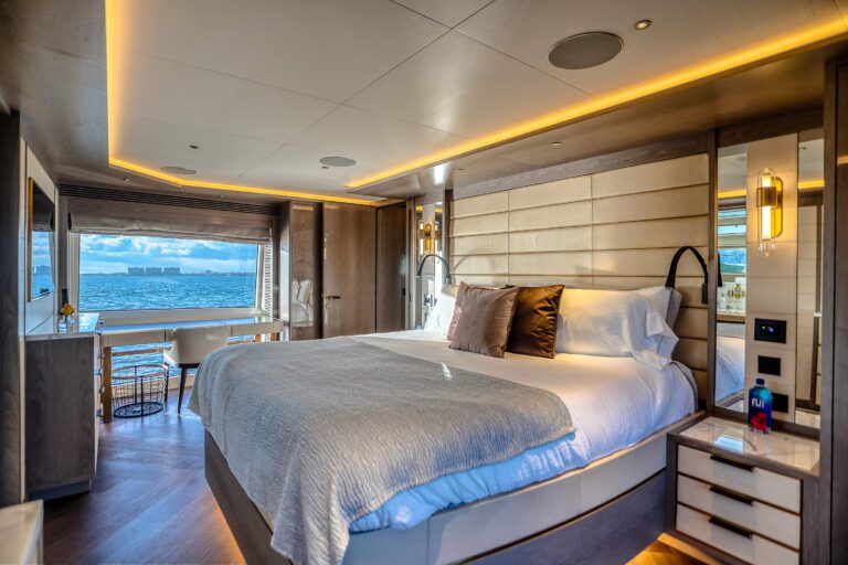 2021 Sirena 88 For Day-Term Charter Miami Brett Horowitz High Seas Yachting 43