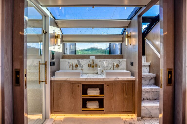 2021 Sirena 88 For Day-Term Charter Miami Brett Horowitz High Seas Yachting 44