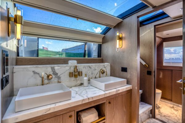 2021 Sirena 88 - Image 38