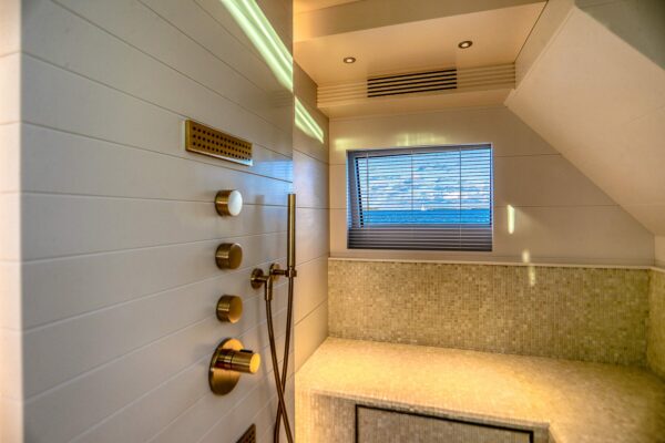 2021 Sirena 88 - Image 41