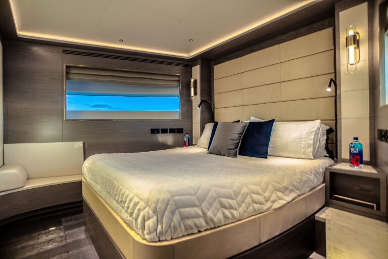 2021 Sirena 88 For Day-Term Charter Miami Brett Horowitz High Seas Yachting 51