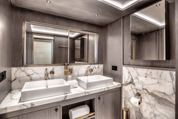 2021 Sirena 88 - Image 45