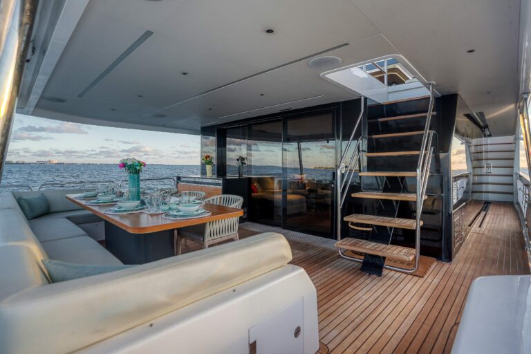 2021 Sirena 88 For Day-Term Charter Miami Brett Horowitz High Seas Yachting 9
