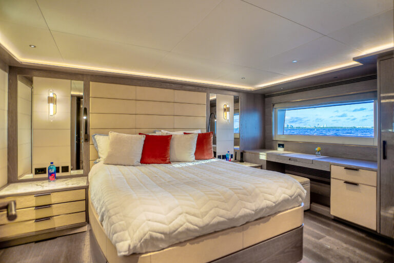 2021 Sirena 88 For Day:Term Charter Miami Brett Horowitz High Seas Yachting 63