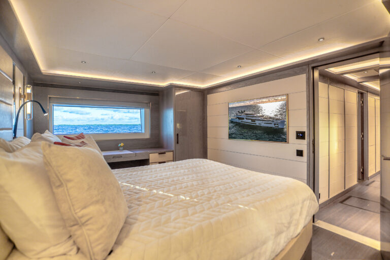 2021 Sirena 88 For Day:Term Charter Miami Brett Horowitz High Seas Yachting 65