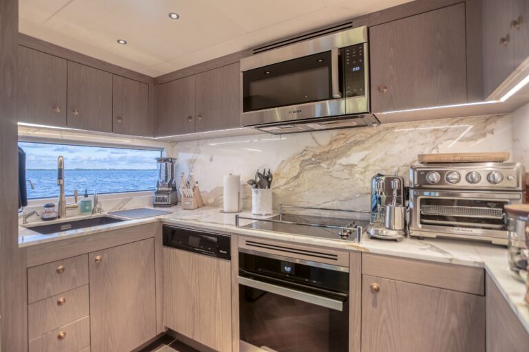 2021 Sirena 88 For Day:Term Charter Miami Brett Horowitz High Seas Yachting 69