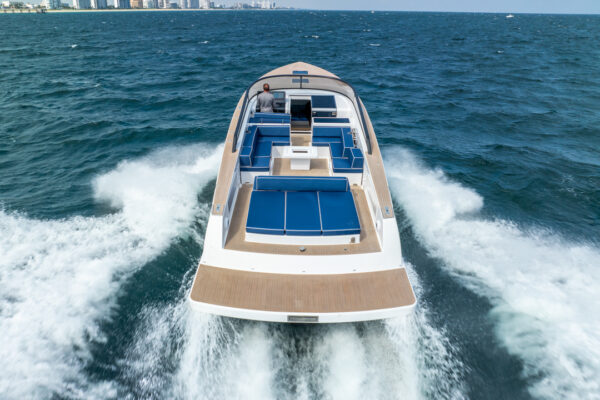2024 VanDutch 48 - Image 27