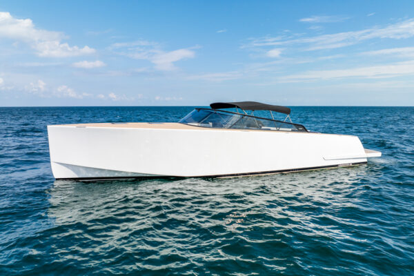 2024 VanDutch 48 - Image 43